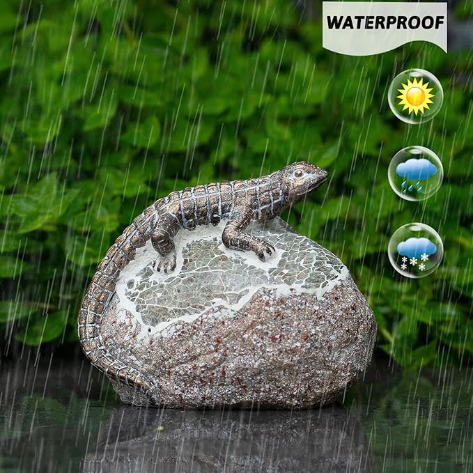 Rezpuao Garden Statue Lizard,Solar Lizard Decor for Outdoor,Resin Lizards Figurine with Solar Light for Patio,Balcony,Yard,Lawn Ornament,Perfect Garden Gift