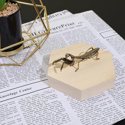 Metal Mantis Brass Praying Mantis Mini Fairy Garden Animal Figurines Lawn Patio Tree Ornaments Sculpture Micro Landscape Ornaments for Backyard Desk
