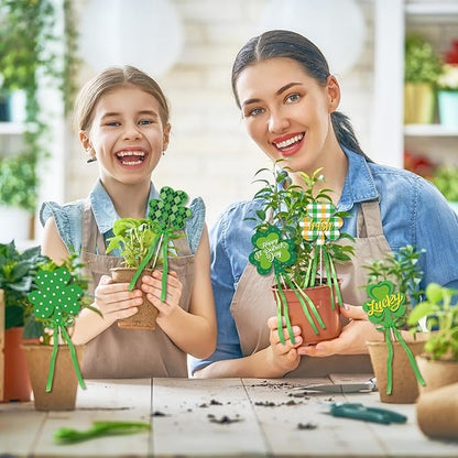 Cinrobiye 6 Pcs Metal St.Patrick's Day Planter Stakes Irish Table Centerpiece Lucky Shamrock Garden Stake Outdoor Lawn for St.Paddy's Day Garden Greetings Home Farmhouse Decor (Shamrock)