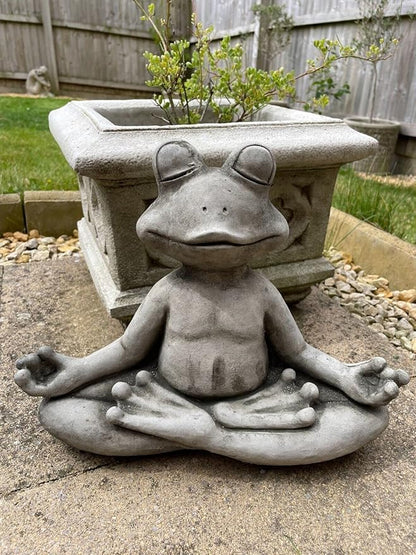 Meditating Frog Stone Garden Statue | Outdoor Animal Sculpture Toad Ornament Decor Decoration