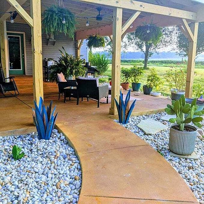 Juesi Metal Yard Art - Metal Agave Plants for Outdoors, Garden Sculpture Metal Arts for Yard Lawn Patio (10.6" X 2.5", Blue)
