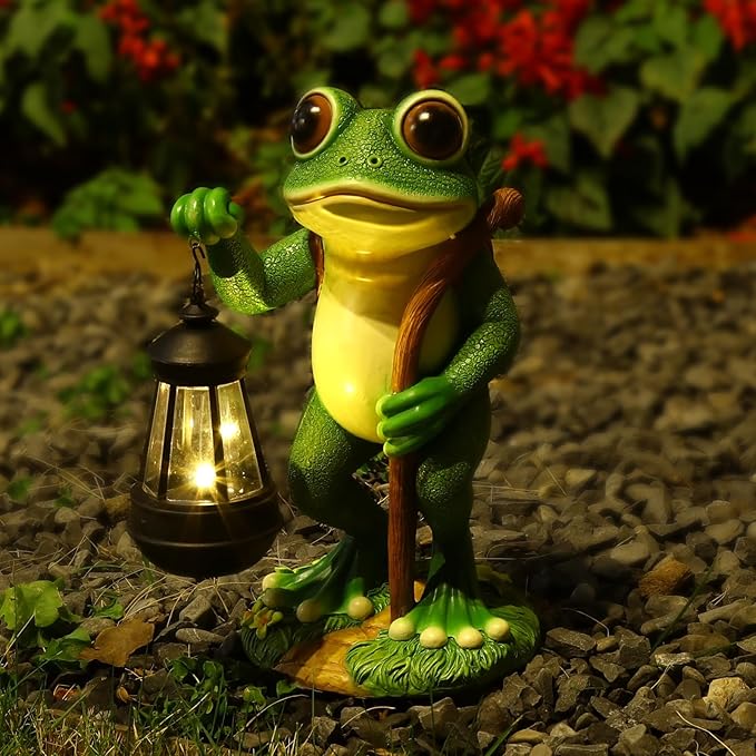 PAETAE Garden Statue Frog Outdoor Decor, Solar Patio Resin Garden Decor for Outside Yard Decorations Gift for Women, Mom, Grandma