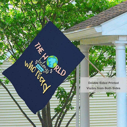 Mugod The World Belongs Who Read House Flag Double Sided 28 x 40, Knowledge Motivational Quote Word Navy Blue Burlap Large Flag House Seasonal Farmhouse Outside Outdoor Decoration