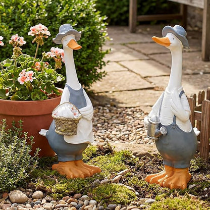 Novabright 2 Pcs Porch Goose Statue, Couple Duck Garden Statues Outdoor, 11 Inch Weather Resistant Resin Yard Decor for Patio Lawn Front Porch Indoor Outdoor Figurines Housewarming Gift