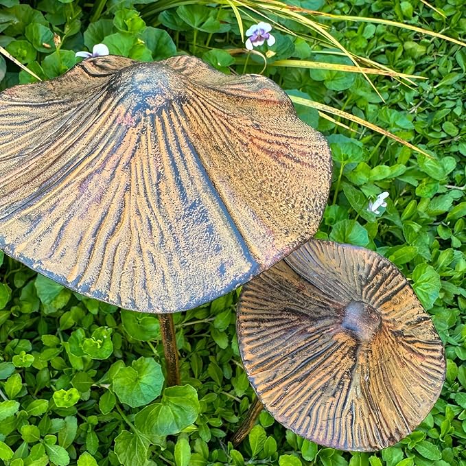 Iron Mushroom Statue Stake,Outdoor Statue Metal Mushroom Garden Stakes,Flower Pot Decoration,for Patio, Lawns, Yard Mushroom Stakes Plant Decorations