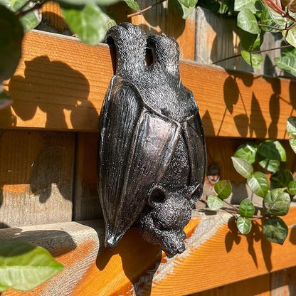Helloween Bat Statue Garden Decor Plant Pot Hugger Resin Flower Pot and Vase Hugger Planter Pot Hanger Hanging Bat Figurines Lawn Sculptures Outdoor Ornaments Home Office Decoration