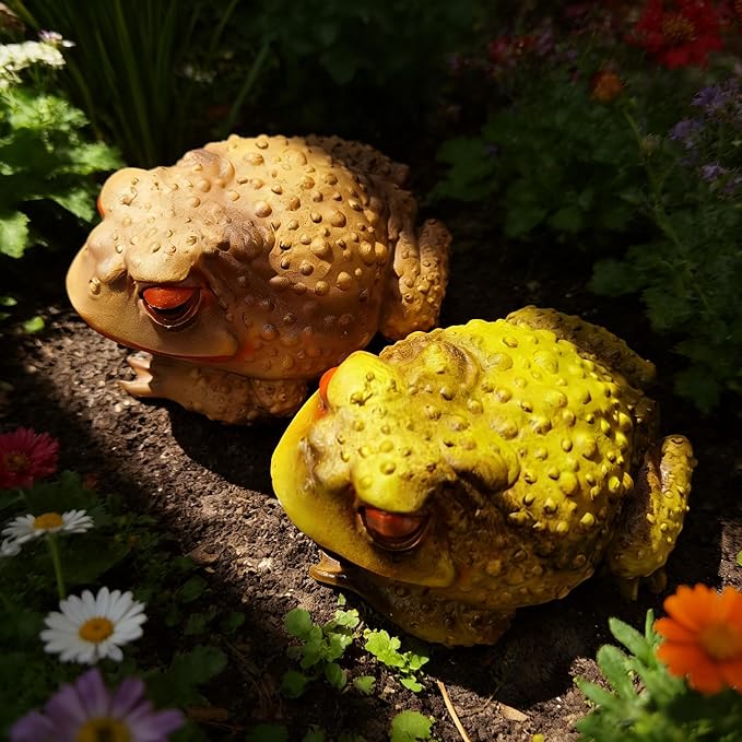 Realistic Toad Figurines, 2 Pack Lifelike Cane Toad Sculptures for Garden Decor, Yard Ornament, Patio Lawn Decoration, Simulation Frog Statues for Outdoor Halloween Prank Props