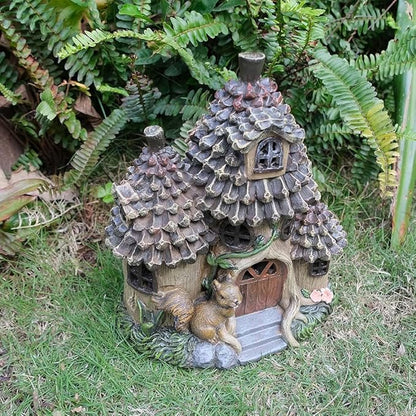 Zayton Garden Squirrel's House Outdoor Statues Yard Resin Decoration Gift Handmade Housewarming Gift for Patio Yard Lawn Waterproof Cracking