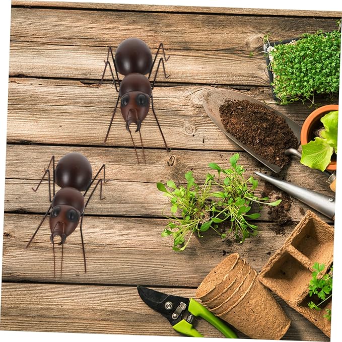 Toyvian 1pc Iron Ant Statue Figurine for Garden and Balcony Decoration Creative Ant Design Garden Ornament for Outdoor Spaces Craft for Lawn and Patio Decor