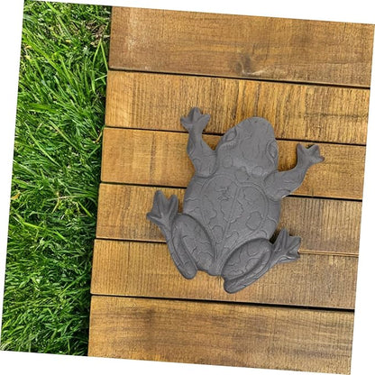 POPETPOP Vintage Frog Stepping Iron Garden Statue Weather Resistant for Outdoor Spaces Pathways