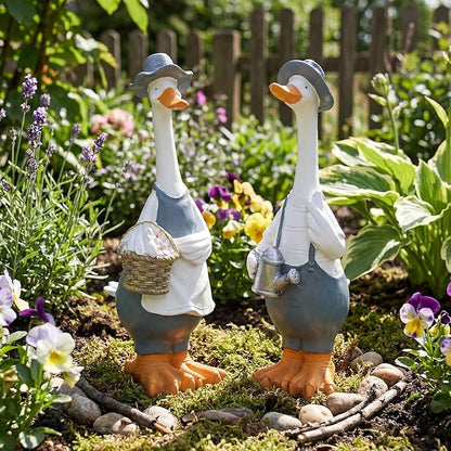 Novabright 2 Pcs Porch Goose Statue, Couple Duck Garden Statues Outdoor, 11 Inch Weather Resistant Resin Yard Decor for Patio Lawn Front Porch Indoor Outdoor Figurines Housewarming Gift