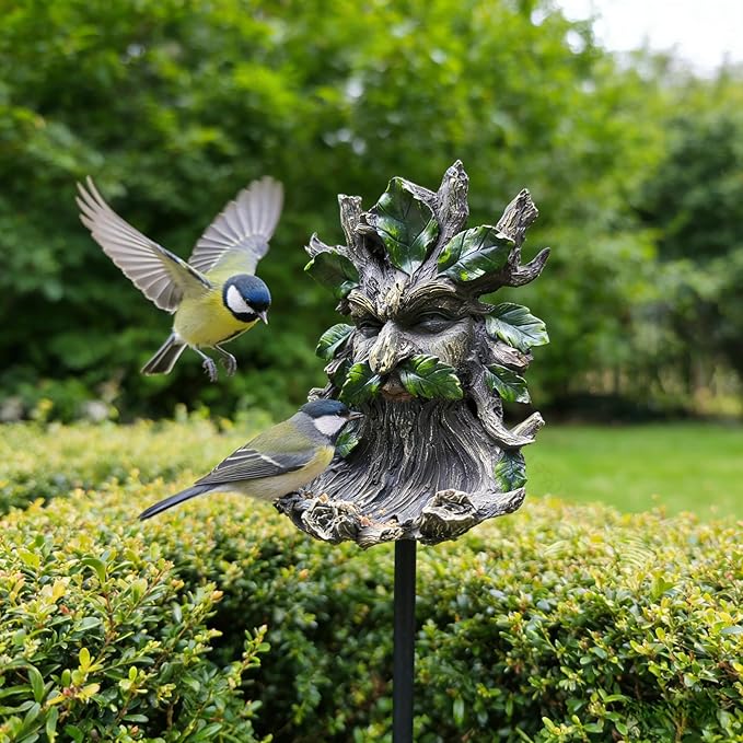 Whimsical Tree Face Garden Decoration ，Tree Faces Decor Outdoor Wallmounted Statue Art with Leaf Features, Outdoor Decor Garden Accessory (Home Decor)