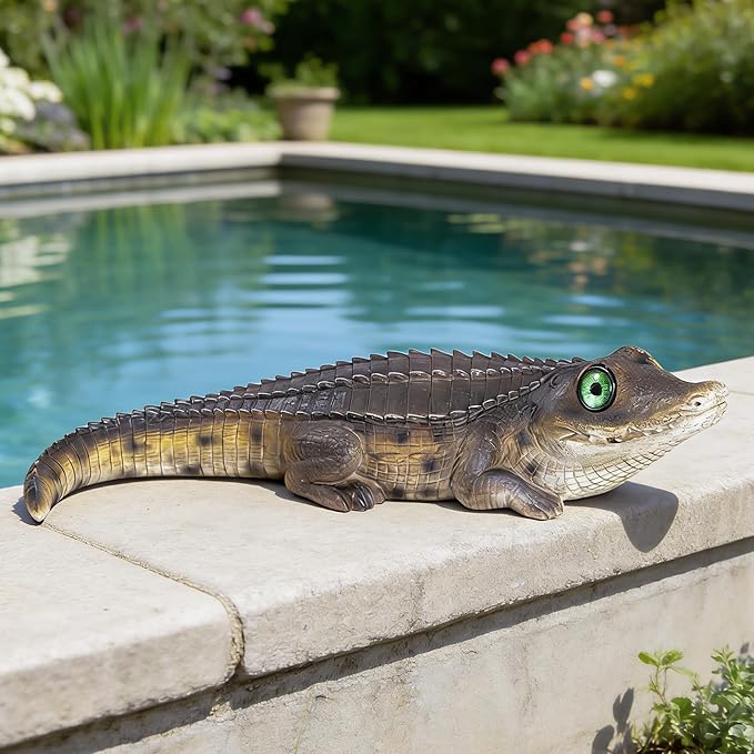 Resin Solar-Powered Crocodile Statue with Glowing Eyes, 15.35 x 5.71 x 3.35 Inches, Outdoor Garden Decor, Animal Theme,Creative Garden Gift