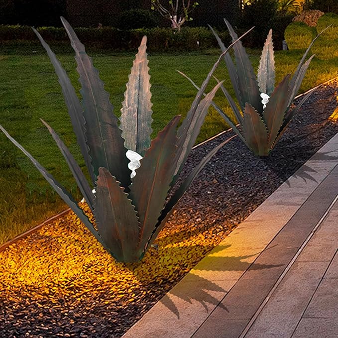 2 PCS Metal Agave Sculpture Decoration, Vintage Country Hand-Painted Sculpture DIY Metal Agave Plant, Home Garden Courtyard Lawn Outdoor Decoration (Serrated Antique Bronze Color)