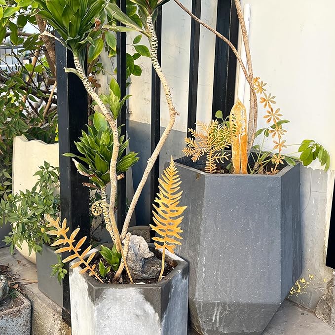 Metal Flowers for Outside,Flower Bed Decor Rusty Plant Stakes,Rusty Fern Art for Outdoor,Garden Stakes Decorative,Plant Decorations for Pots,Metal Fern Garden Sculptures and Yard Art, Lawn Ornaments