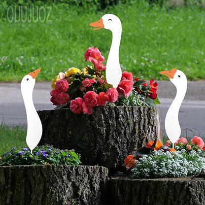 Metal Outdoor Goose Statue - Garden & Yard Decor, 17" Lawn Goose Figurine with Vibrant Rust-Resistant Finish, Weatherproof Metal Goose Decor for Patio, Entryway or Garden Gifts for Women