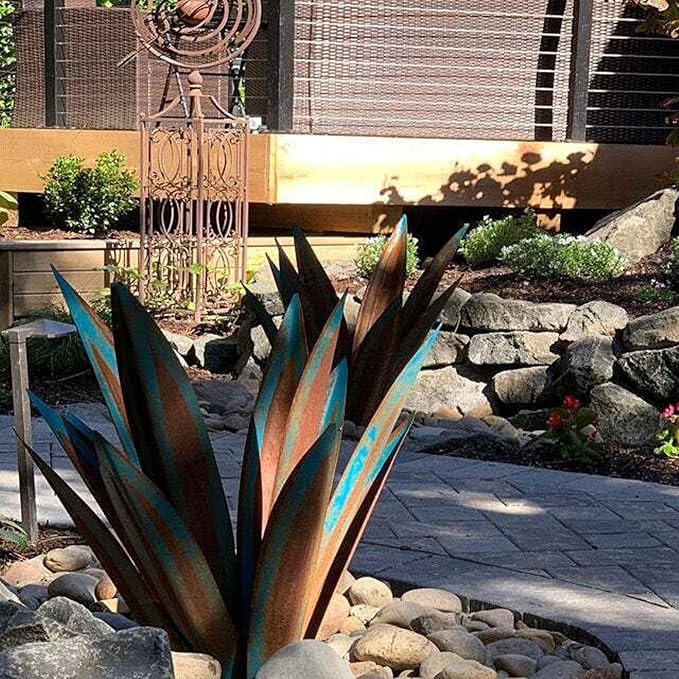Juesi Metal Agave Plants for Outdoors, Garden Sculpture Metal Arts for Yard Lawn Patio (10.6" X 2.5", Ocean Blue)