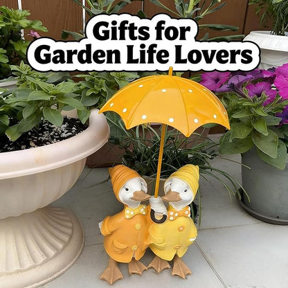 Cute Couple Ducks Holding Umbrella Garden Statues Outdoor Sculptures, Resin Cartoon Animal Figurines for Patio, Yard, Balcony, Creative Crafts Art Ornaments