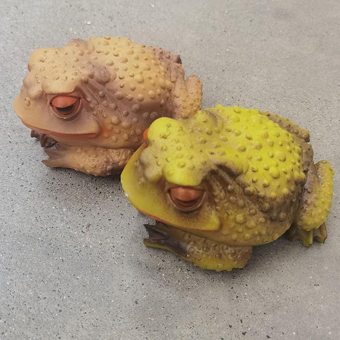 Realistic Toad Figurines, 2 Pack Lifelike Cane Toad Sculptures for Garden Decor, Yard Ornament, Patio Lawn Decoration, Simulation Frog Statues for Outdoor Halloween Prank Props