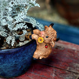 CXYCzsbjCute Rock Climbing Highland Bull Statue Flowerpot Hugging Device, Resin Hanging Highland Bull Statue Outdoor Decorative Fence, Courtyard Lawn Garden Courtyard Decoration