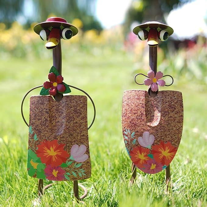 HONGLAND Duck Metal Yard Art - Duck Couple Garden Decor, Shovel Ornaments Outdoor Statue - 2 Pack Farmhouse Patio Balcony Gardening Gifts for Women