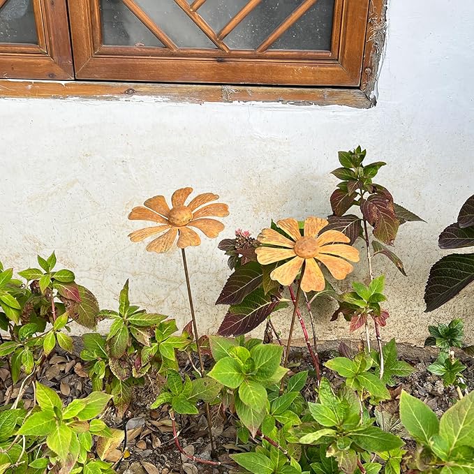 2 PCS Rustic Chamomile Garden Decor for Outside,Metal Flower Bed Decorations，Rusty Flower Art Spring Decor,Garden Stakes Decorative,Chamomile Outdoor Sculptures and Yard Art, Lawn Ornaments