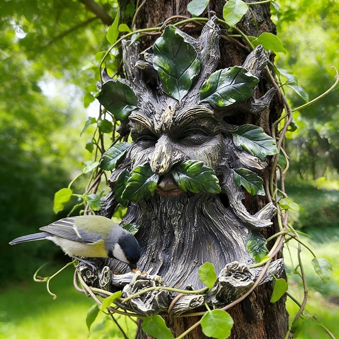 Whimsical Tree Face Garden Decoration ，Tree Faces Decor Outdoor Wallmounted Statue Art with Leaf Features, Outdoor Decor Garden Accessory (Home Decor)