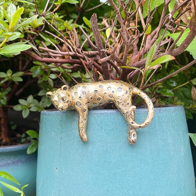 Miniature Lying Leopard Figurines Plant Decorations for Pots,Golden Resin Leopard Statue Planter Pot Hugger,Cute Flower Pot Hanger,Funny Garden Decor Outdoor Yard Balcony Gifts