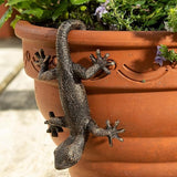 Gecko Hugger Planter Pot Flower Figurine, Resin Climbing Lizard Statue for Garden, Outdoor Fence & Yard Decor，Versatile Vintage Home & Office Decor