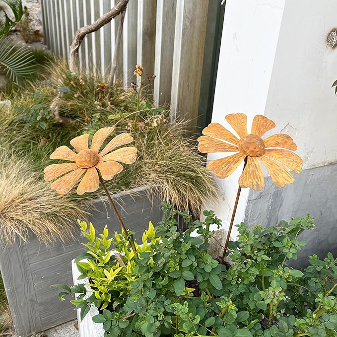 2 PCS Rustic Chamomile Garden Decor for Outside,Metal Flower Bed Decorations，Rusty Flower Art Spring Decor,Garden Stakes Decorative,Chamomile Outdoor Sculptures and Yard Art, Lawn Ornaments