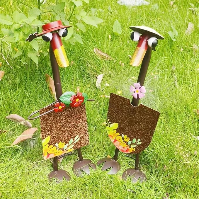 Metal Shovels with Outdoor Garden Art Statues Ornament for Home Farmhouse Sculpture Decor Housewarming Present Housewarming Gift Farmhouse Couple Figurines Iron Shovel Ornaments Cute