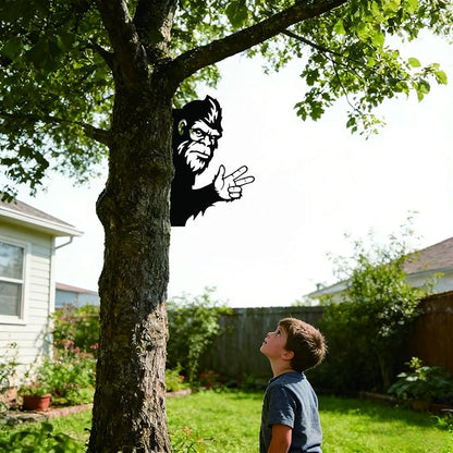 Matte Black Iron Bigfoot Tree Ornament with Pointing Hand Gesture – Outdoor Sasquatch Yard Decor for Tree Trunks, Garden Walls & Woodland Spaces, 15.8 x 10 Inches