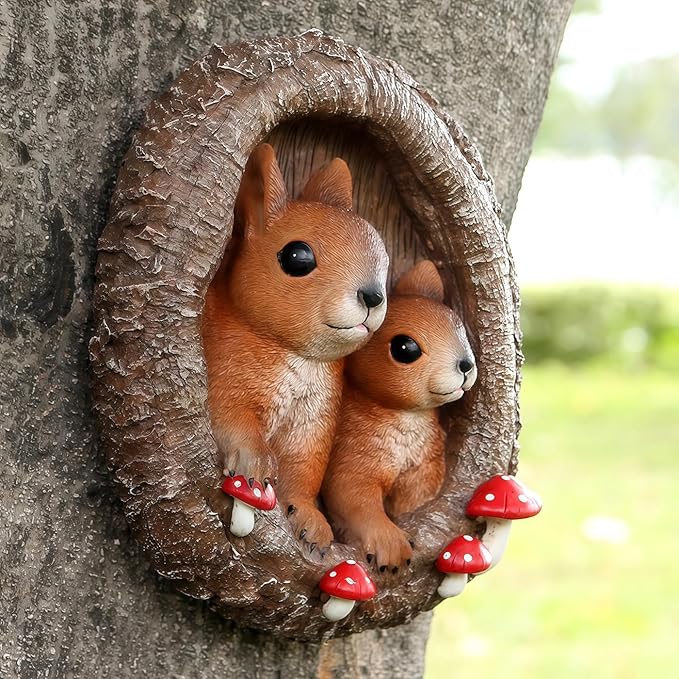 Mom and Baby Squirrel Tree Hugger Outdoor Tree Faces Decor, Resin Squirrel Figurine Garden Statues Whimsical Tree Peeker Sculpture for Patio Lawn Yard Porch Wall Ornaments