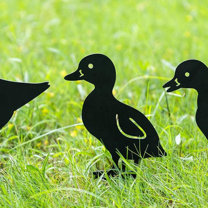 Glitzhome Set of 4 Duck Yard Signs, Black Metal Duck Silhouette Stakes with Hanging Option, Decorative Garden Stakes Yard Art for Spring Lawn Patio Wall Decor, 18" H