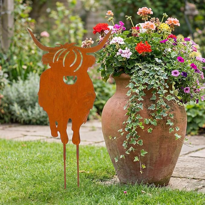 Therwen Metal Highland Cow Yard Stake 22" H Rusty Highland Cow Metal Garden Stakes for Lawn Garden Yard Patio Outdoor Decor Decorative Gifts for Women Men