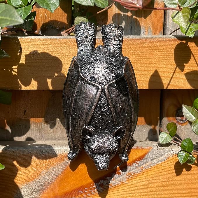 Helloween Bat Statue Garden Decor Plant Pot Hugger Resin Flower Pot and Vase Hugger Planter Pot Hanger Hanging Bat Figurines Lawn Sculptures Outdoor Ornaments Home Office Decoration
