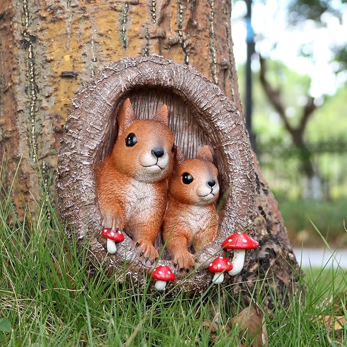 Mom and Baby Squirrel Tree Hugger Outdoor Tree Faces Decor, Resin Squirrel Figurine Garden Statues Whimsical Tree Peeker Sculpture for Patio Lawn Yard Porch Wall Ornaments