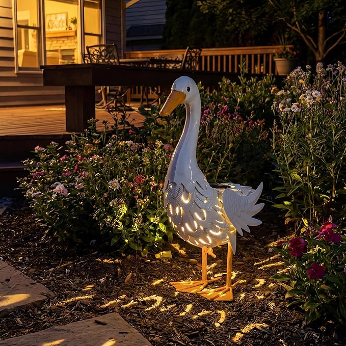 Lavezee Porch Goose Statue Outdoor Lawn and Garden Statue, Metal Goose with Solar Light for Lawn Yard Backyard, Metal Yard Art for Garden Decoration