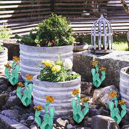 Metal Cactus Outdoor Decor - Metal Cactus Yard Art Iron - Desert Plants Statue for Outdoors - Handmade Cactus Rustic Artificial Cactus Sculpture for Garden Lawn Patio Balcony Backyard Decor (Green)