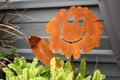 Metal Rustic and Colorful Flower Stakes Ranging from 9.5 to 36 Inches Tall (Waving Smiling Daisy 21" Tall, Naturally Rusted)