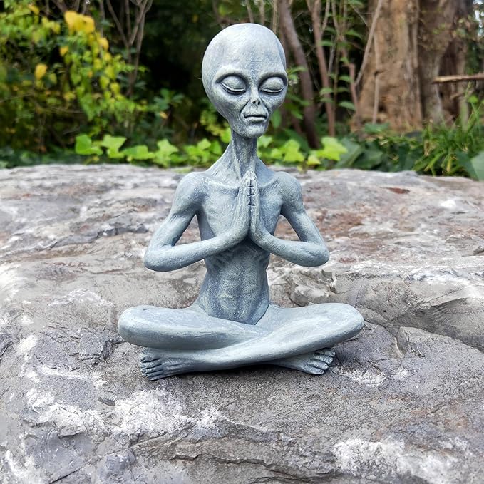 Yoga Alien Statue - Sci-fi Outer Space UFO Figure, Resin Alien Home Office Bookshelf Decor Sculpture, 6.3" H