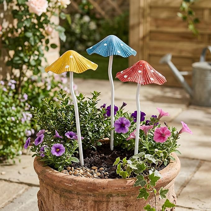 Metal Mushroom Garden Stakes Set of 3, Rust-Free Heavy Duty Metal Yard Art Decor, Whimsical Toadstool Lawn Ornaments for Fairy Garden, Flower Bed Edging, Patio & Planter Pot (No Assembly Needed)