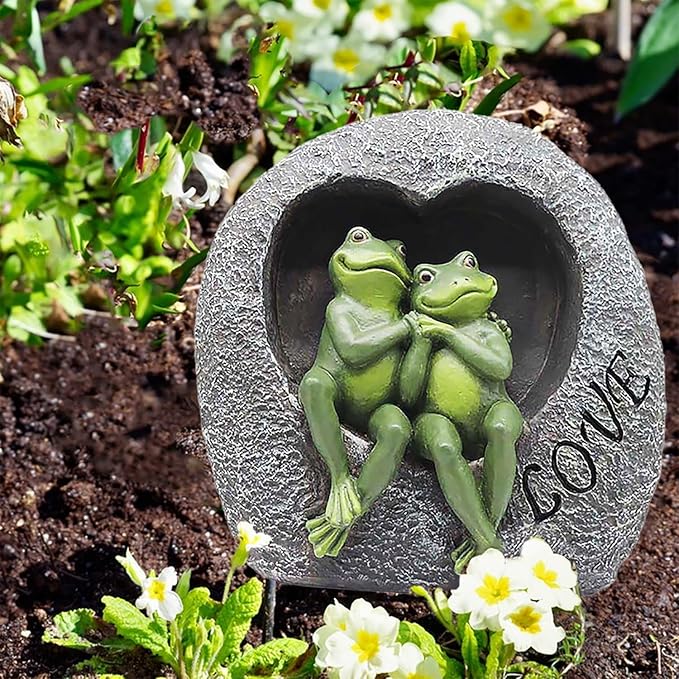 Romantic Frogs Couple Statues, Love Frogs Sitting on Stone Figurine, Resin Garden Ornament, Outdoor Animal Decor Collection, 7”H Gifts for Anniversary and Valentine
