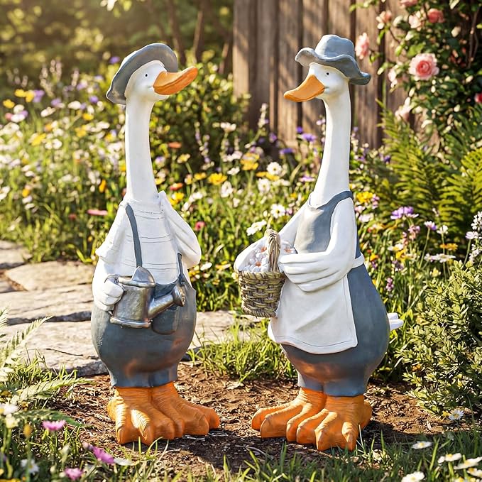 Novabright 2 Pcs Porch Goose Statue, Couple Duck Garden Statues Outdoor, 11 Inch Weather Resistant Resin Yard Decor for Patio Lawn Front Porch Indoor Outdoor Figurines Housewarming Gift