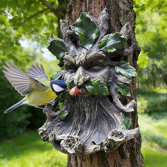 Whimsical Tree Face Garden Decoration ，Tree Faces Decor Outdoor Wallmounted Statue Art with Leaf Features, Outdoor Decor Garden Accessory (Home Decor)