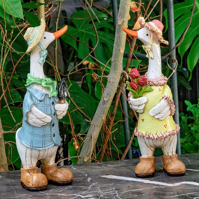 Garden Statues Couple Duck, Funny Cartoon Duck Garden Statues Indoor Outdoor Spring Decorations Cute Ducks Art Décor Goose for Yard Home Garden Patio and Office (2- Pack)