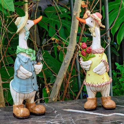 Garden Statues Couple Duck, Funny Cartoon Duck Garden Statues Indoor Outdoor Spring Decorations Cute Ducks Art Décor Goose for Yard Home Garden Patio and Office (2- Pack)