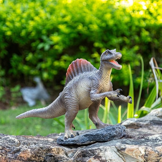 Lifelike Spinosaurus Statue – Outdoor Garden Decor, Yard Art & Lawn Ornament, Perfect Dinosaur Gift for Enthusiasts (Men/Women)
