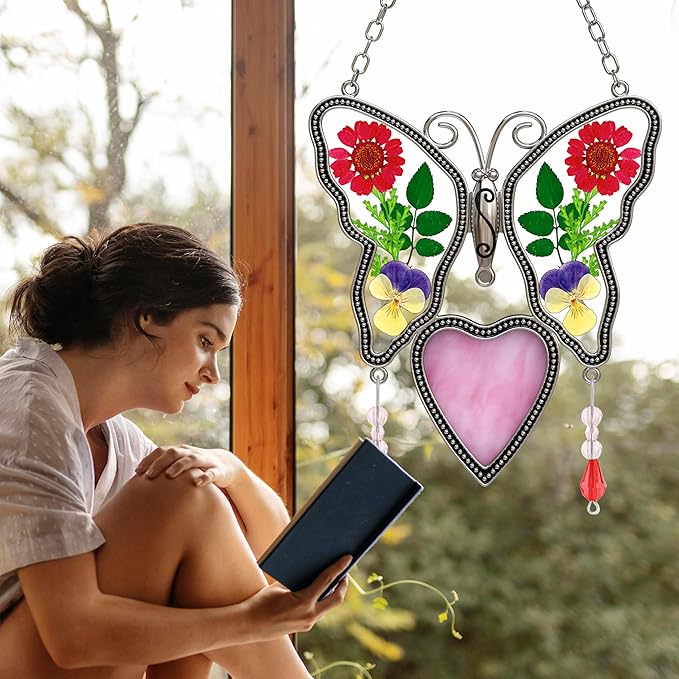 Love Heart-Shaped Glass Suncatcher with Pressed er Ornament, Wind Chimes with Real Flowers, Pendant Mom Grandma Lover Birthday Gift for Indoor or Outdoor Décor-Mom