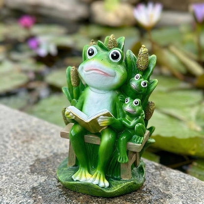 Solar Frog Garden Statue Light - Outdoor Waterproof Resin Frog Figurine with Auto Glow for Patio, Yard, Lawn Decor